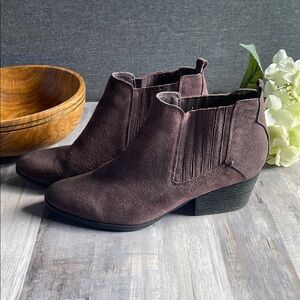 Crown Vintage Purple Ankle Booties Suede Style